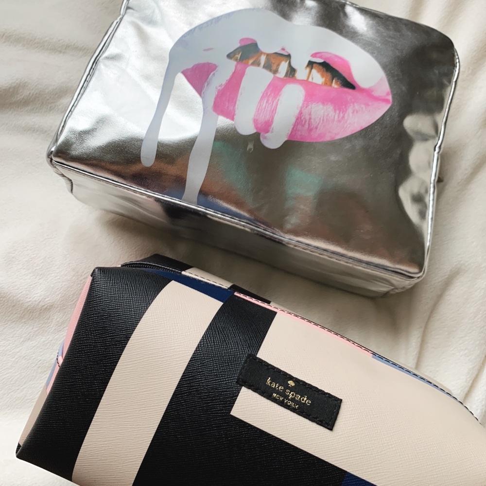 ✨ FREE GIFT WITH $50+ PURCHASE ✨